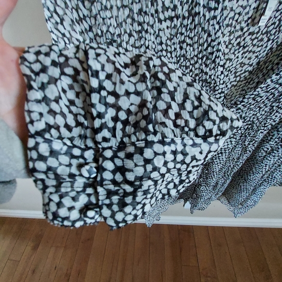 Joie silk hi low pleated feminine blouse - Picture 13 of 14